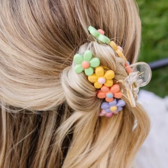 💥BUY 2 GET 1 FREE Pastel blossom claw clip by The Darling Effect, Retail $13.99 - Picture 7 of 11
